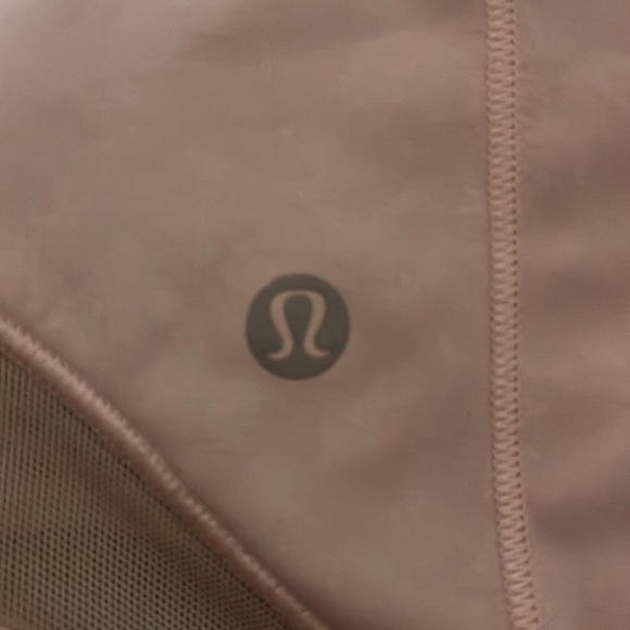 LULULEMON HOTTY HOT SHORTS IN STRAWBERRY MILKSHAKE!!🍓🥛 - Picture 5 of 8